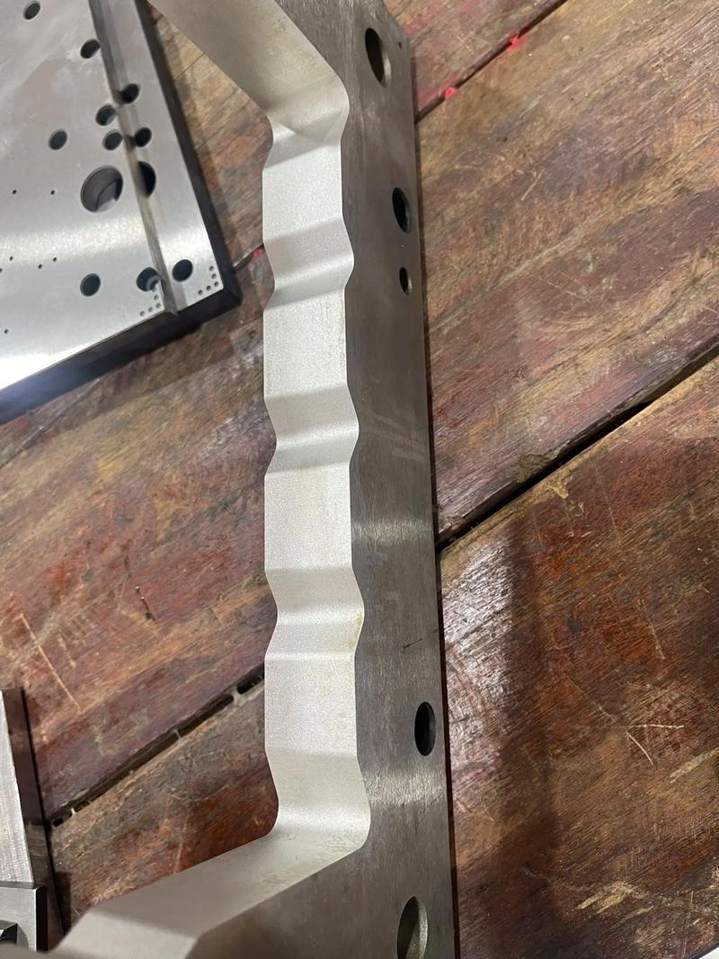 專業承接塑膠模具、五金模具及各類配件加工與線切割服務